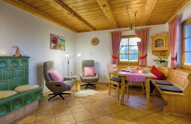Ferienwohnung "Schwarzwaldhut" mit Bergblick, privater Terrasse und WLAN
