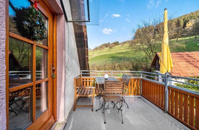 Ferienwohnung Waldblick" mit Balkon und Terrasse