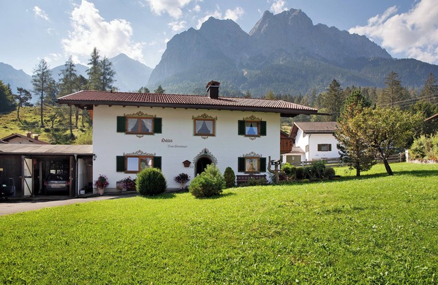 Ferienwohnung "Waxensteinblick" mit Bergblick, Balkon und WLAN