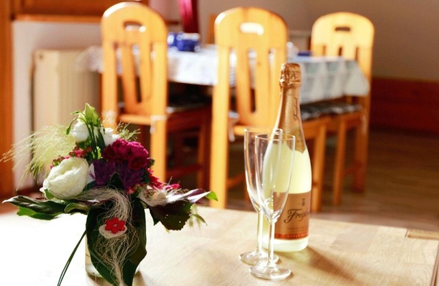 Ferienwohnung 3, 70 Qm' mit Gemeinschaftsgarten, Balkon und WLAN