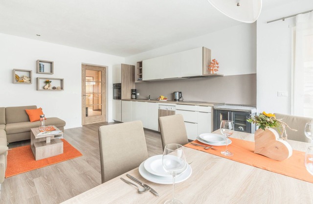 Ferienwohnung Eder Apt Neuhaus" mit Bergblick, privater Terrasse und WLAN