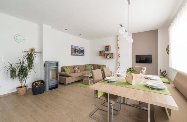 Ferienwohnung Eder Apt Kehlburg" mit Bergblick, privater Terrasse und WLAN