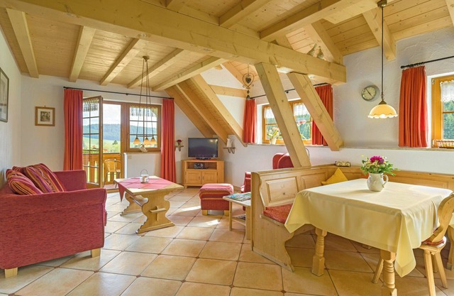 Ferienwohnung 'Fichte' mit Gemeinschaftsgarten, Balkon und Wi-Fi