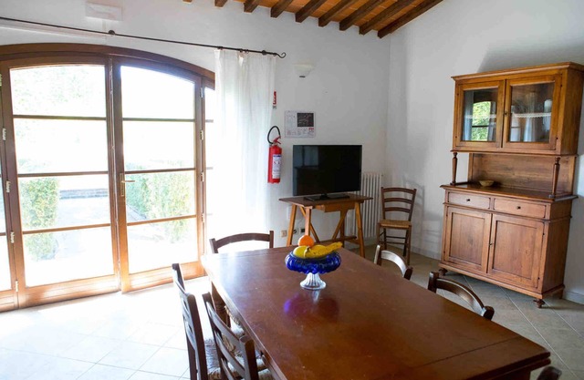 Apartment 'Fiordaliso' with Shared Pool, Wi-Fi and Air Conditioning