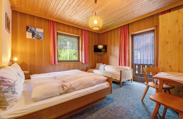 Ferienwohnung 'Flieder' mit Gemeinschaftsterrasse, Balkon und Wi-Fi