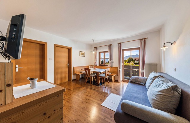 Ferienwohnung "Florerhof Flieder" mit Bergblick, Sauna, WLAN & Garten