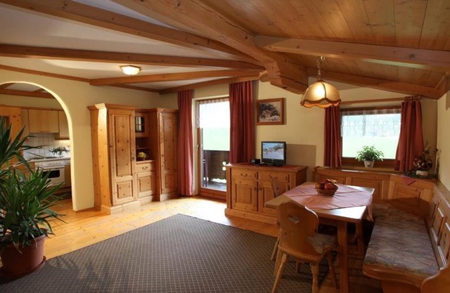 Appartement für 4 (1 Schlafzimmer, 1 Wohnschlaf.) - Gästehaus - Pension Hölzl
