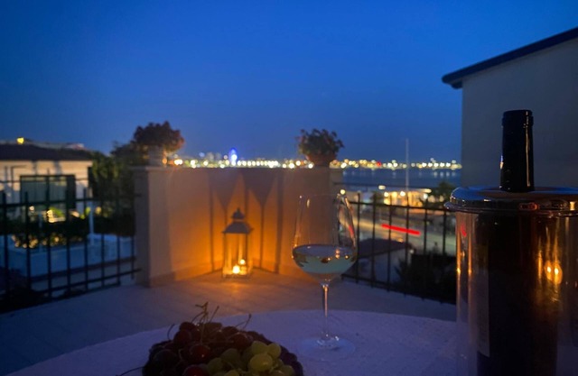 Apartment für 4 Personen mit Blick auf den Strand und Terrasse mit Meerblick