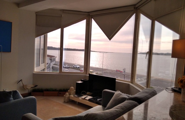 Apartment for 6 guests - View of sea and river- 200 m from the