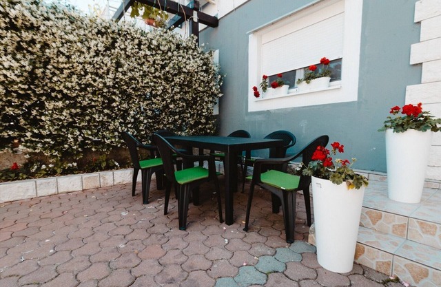 Apartments Casablanca / Apartment for 7 people with terrace and free parking
