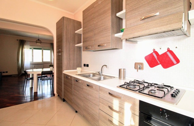 Apartment for families and small groups near Metro Jonio