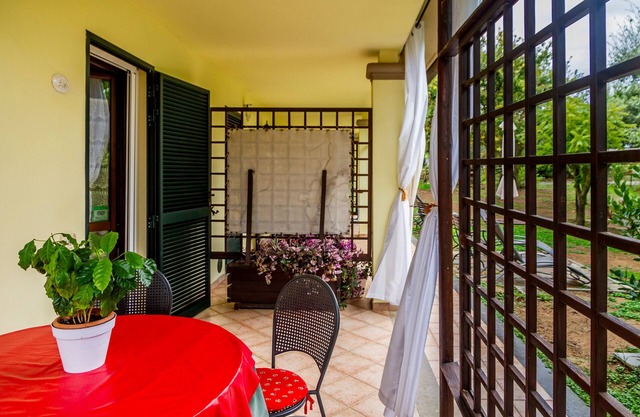 Ferienwohnung 'Forasacco Rosso' mit Privatterrasse, Wi-Fi und Klimaanlage