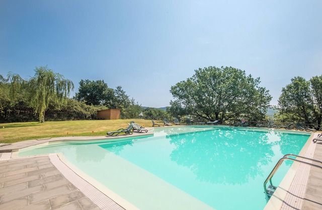 Ferienwohnung 'Fortilizio Di Campiglia Il Pero' mit Gemeinschaftspool, gemeinsamer Terrasse und WLAN