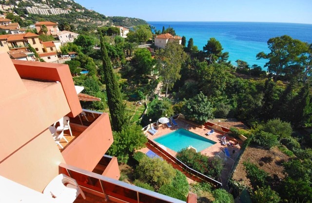 Apartment with 60m2 terrace panoramic sea view beach access