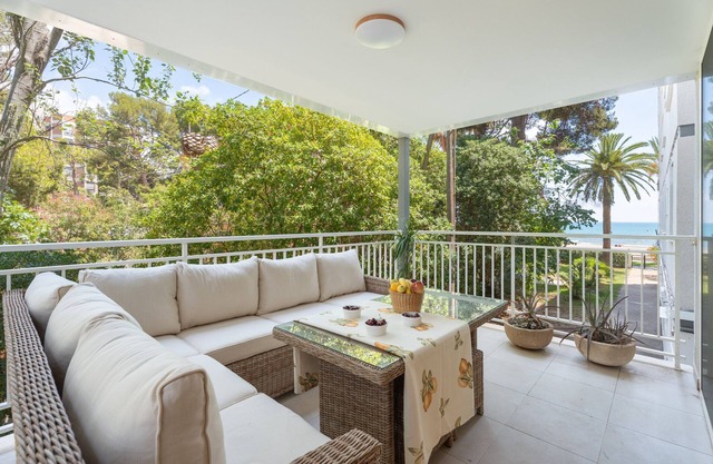Ferienwohnung 'Frente Al Mar' mit Meerblick, privater Terrasse und WLAN