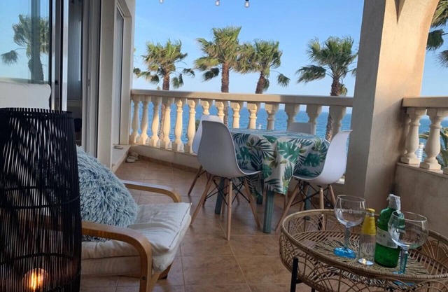 APARTMENT FRONT SEA WITH POOL 4 PERS. 100 M. BEACH IN VINAROS