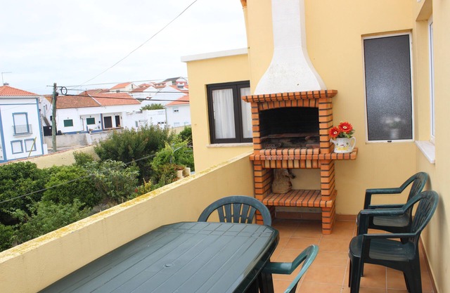Wohnung mit Balkon und Grill, 2 km von Baleal, komplett ausgestattet