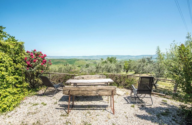 Ferienwohnung "Gemma Bianca-Tavoleto" mit Bergblick, Garten & WLAN