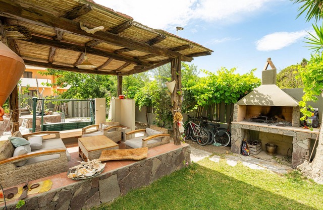 Apartment 'Gambero Rosso' with Private Terrace, Wi-Fi and Air Conditioning