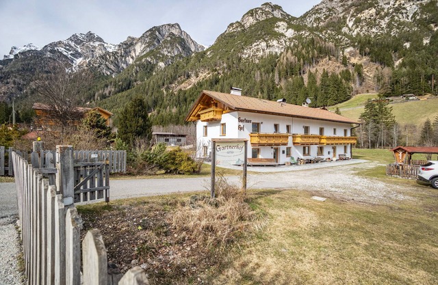 Ferienwohnung 'Gartnerhof Glücksklee' mit Bergblick, Gemeinschaftsgarten und WLAN