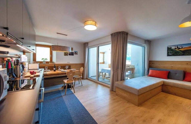 Ferienwohnung "Gass C" mit Bergblick, Privater Terrasse und WLAN