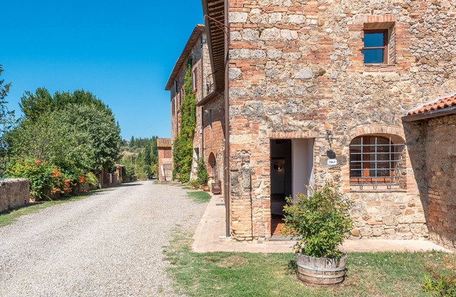 Apartment 'Giardino Su Siena' with Hill View, Shared Garden and Wi-Fi
