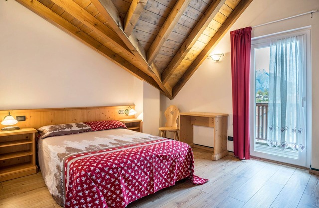 Ferienwohnung 'Giongo Residence Aparthotel 102' mit Bergblick, Gemeinschaftsterrasse und WLAN