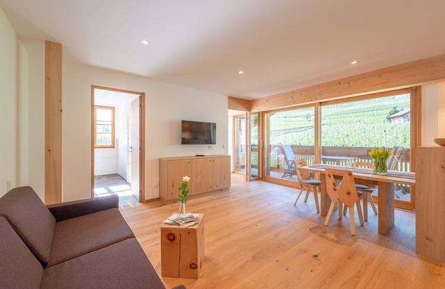 Ferienwohnung 'Gladiola' mit Bergblick, Gemeinschaftspool und Wi-Fi
