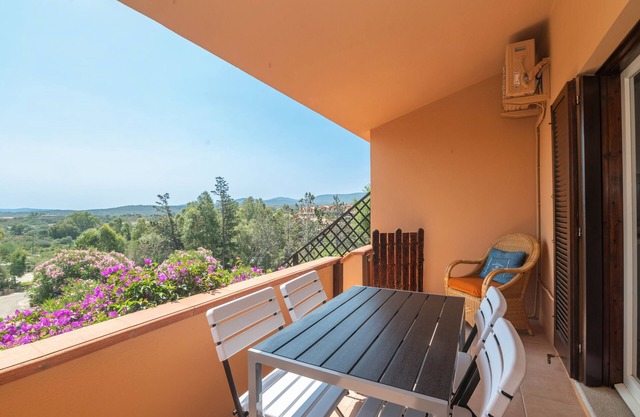 Apartment 'Gli Oleandri Porto Istana' with Sea View, Wi-Fi and Air Conditioning