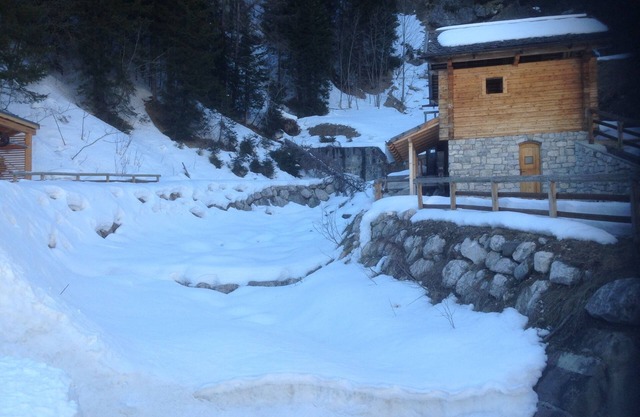 GNELE Wohnung, im ersten Stock mit Balkon mit Blick auf das Tal