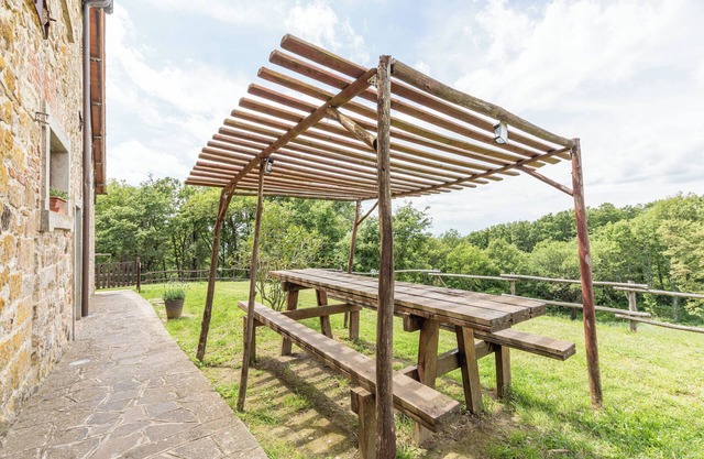 Ferienwohnung 'Granaio' mit Bergblick, Gemeinschaftspool und Wi-Fi