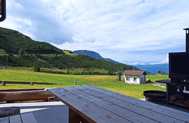 Apartment 'Ground Floor' with Mountain View, Shared Terrace and Wi-Fi