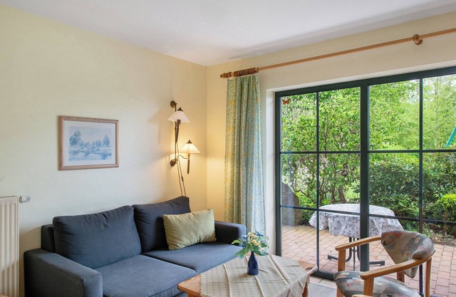 Ferienwohnung 'Gutspark Seeblick' mit Privatterrasse, Gemeinschaftsgarten und Wi-Fi