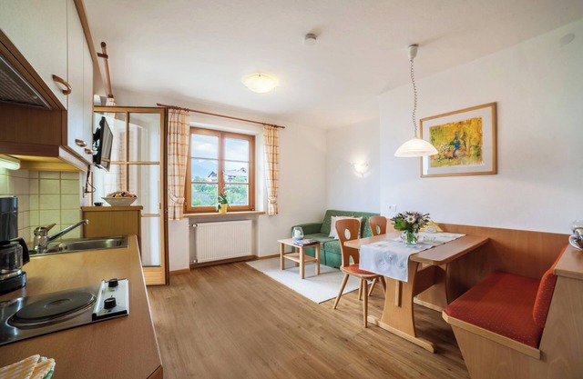 Ferienwohnung "Hahnenkamm Rainegg" mit Bergblick, WLAN, Garten & Balkon