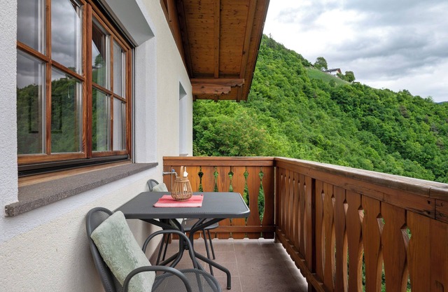 Ferienwohnung 'Hans Kompatscher' mit Bergblick, Gemeinschaftsterrasse und Wi-Fi