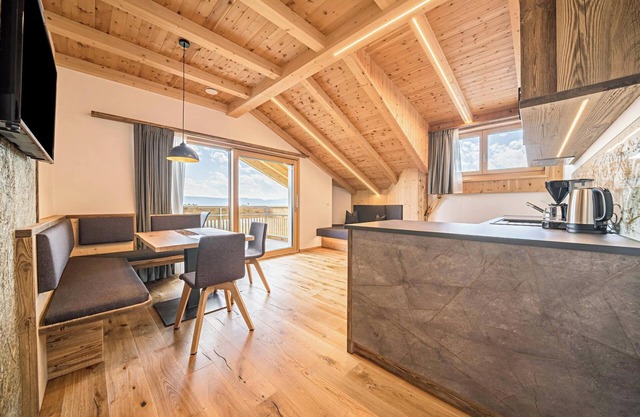 Ferienwohnung 'Haughof - Bauerngarten' mit Bergblick, WLAN & Balkon