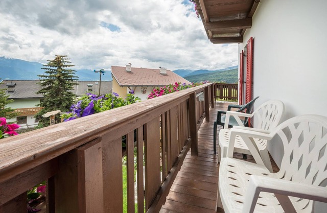 Haustierfreundliches Apartment Haus Adler mit Bergblick, WLAN, Garten, Balkon und Grill