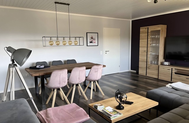 Ferienwohnung 'Haus Blumenglück' mit Privatterrasse, Gemeinschaftsgarten und Wi-Fi