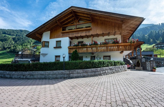 Ferienwohnung "Haus Kofler" mit Bergblick, privater Terrasse und WLAN