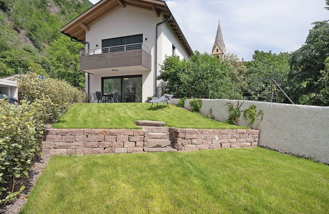 Ferienwohnung "Haus Weinblick Apt 3" mit Bergblick, Terrasse & WLAN