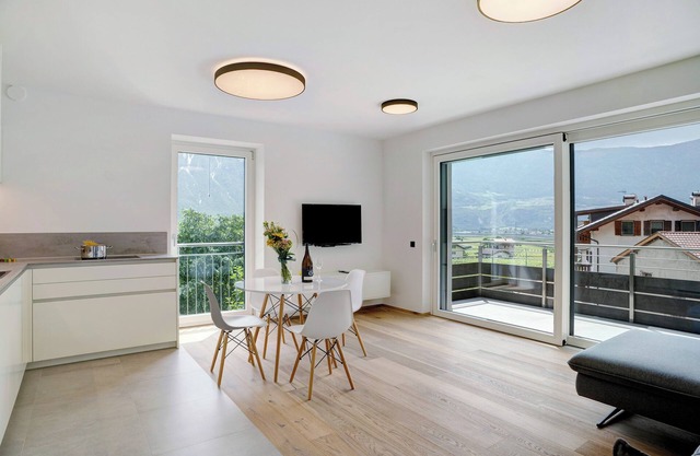 Ferienwohnung "Haus Weinblick 5" mit Bergblick, Garten & WLAN
