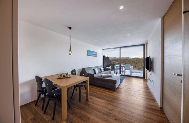 Ferienwohnung 'Hirzer Residenze Moritz' in der Nähe von Meran mit Bergblick und Garten