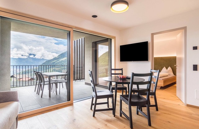 Ferienwohnung Hofer Hof ZIEL mit Bergblick, WLAN und Terrasse