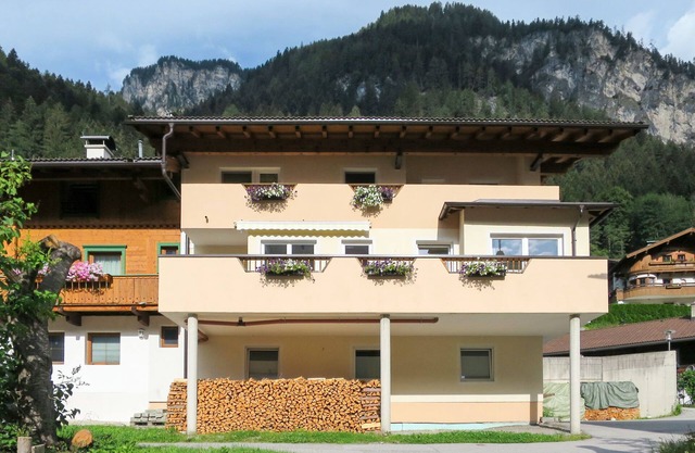 Ferienwohnung Holaus by Interhome