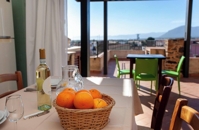 Ferienwohnung "Hora Vona" mit Meerblick, Terrasse und WLAN