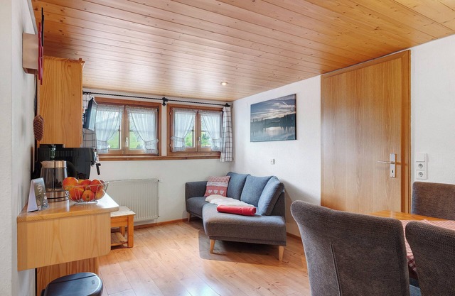 Ferienwohnung 'Horn' mit Bergblick, Gemeinschaftsgarten und Wi-Fi
