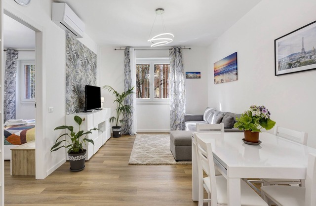 Apartamento 'House Global International' con Wi-Fi y aire acondicionado