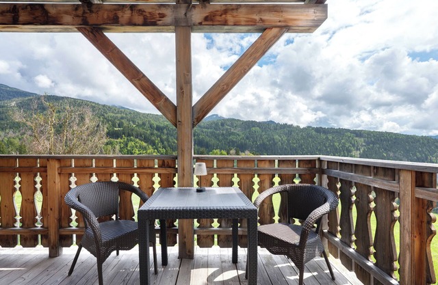 Ferienwohnung 'Huanzhof Ferienwohnung Lerch' mit Bergblick, privater Terrasse und WLAN