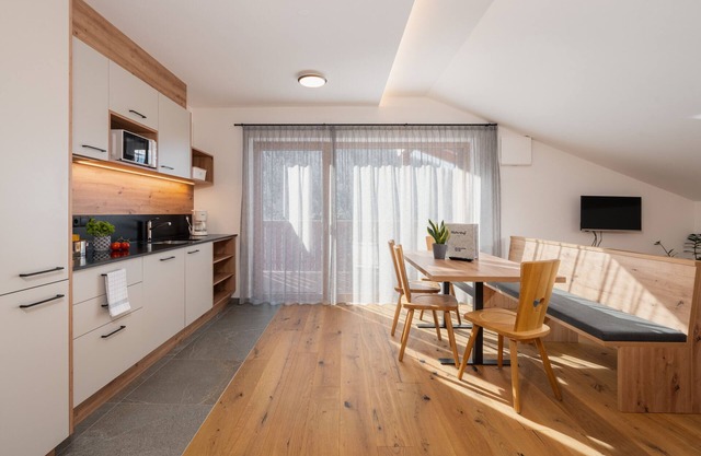 Ferienwohnung 'Huberhof Enzian' mit Bergblick, privater Terrasse und Wi-Fi