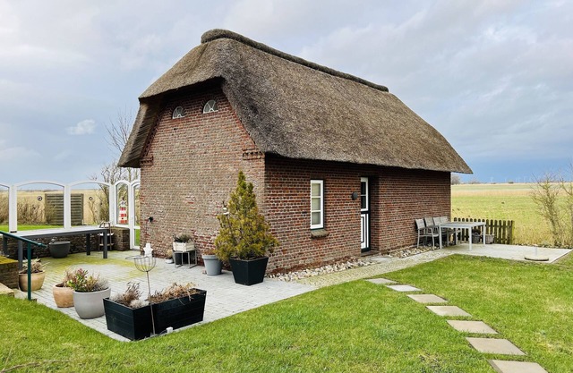 Ferienwohnung 'Hyggelig Am Deich - Ockholm' mit Privatterrasse, Gemeinschaftsgarten und Wi-Fi